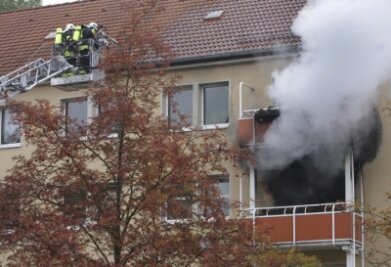 Fernseher-Explosion löst Wohnungsbrand aus - 
              <p class="artikelinhalt">26 Feuerwehrleute löschten den Brand in Altendorf. Die betroffene und die darunterliegende Wohnung sind vorübergehend unbewohnbar. </p>
            