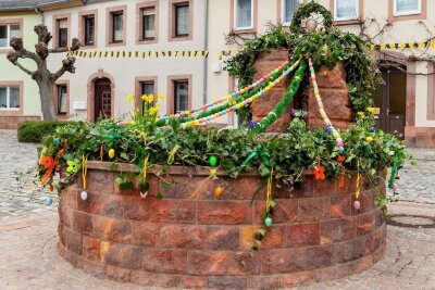 Fest am Brunnen in Rochlitz: Livemusik von Bernd Birbils und Lichtshow - Rund um den geschmückten Brunnen auf dem Rochlitzer Clemens-Pfau-Platz soll am Wochenende gefeiert werden. 
