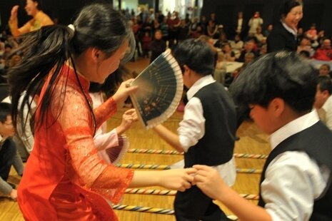 <p class="artikelinhalt">Junge Vietnamesen beim Fest der Kulturen 2010.</p>