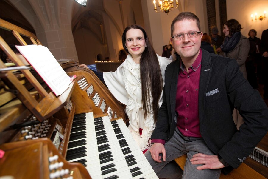 Festliches Adventskonzert mit Sopranistin Michéle Rödel in Plauen - Michele Rödel und Heiko Brosig laden für Samstag zu einem Adventskonzert nach Oberlosa ein.