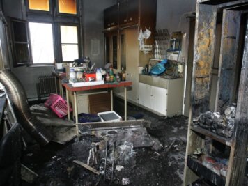 Feuer im Chemie-Kabinett: 250 Schüler ausgesperrt - 
              <p class="artikelinhalt">Ein Brand hat das Vorbereitungszimmer total verwüstet. </p>
            