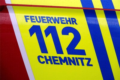 Feuer im Chemnitzer Heckertgebiet: Polizei sucht Zeugen - Die Chemnitzer Feuerwehr war in der Nacht zu Samstag an der Wolgograder Allee im Einsatz.