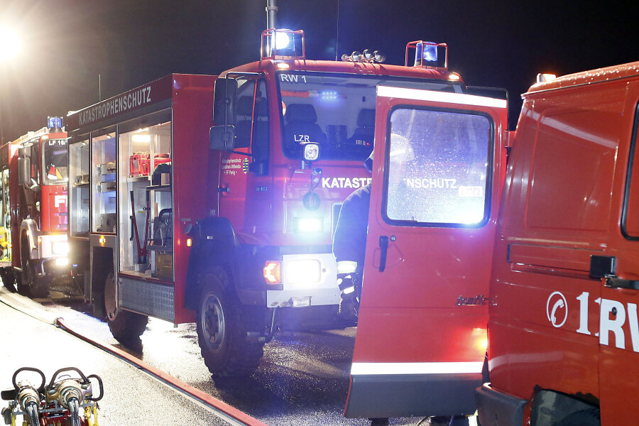 Feuer im Hinterhof: 50.000 Euro Schaden in Crimmitschau - 
