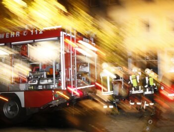 Feuer im Hotel Wagner durch fahrlässige Brandstiftung - 