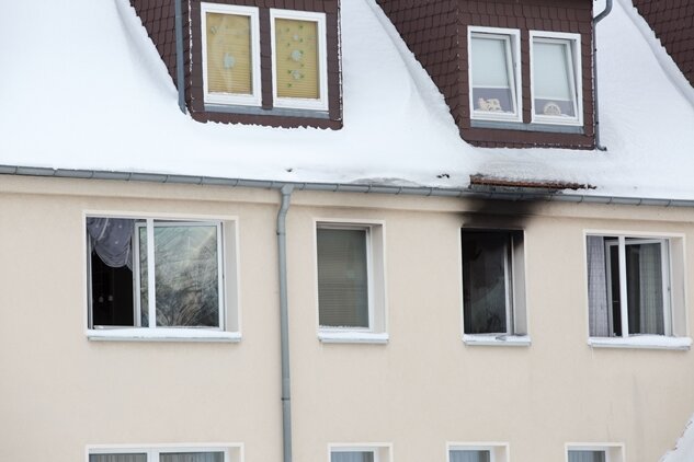 Feuer in Freiberg - vier Personen verletzt - 