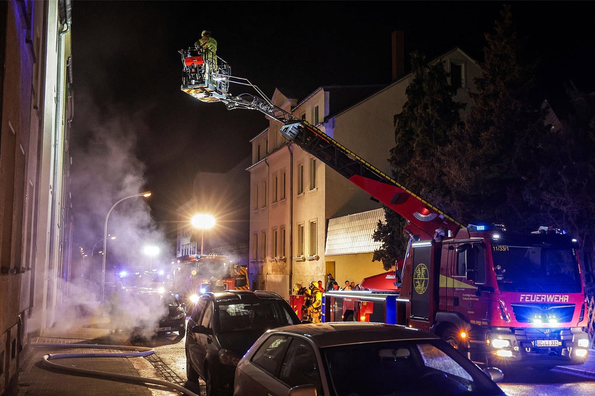 Feuer in Mehrfamilienhaus in LimbachOberfrohna