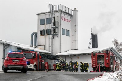 Feuer in Seiffener Holzkunstfirma - Am Mittwoch wurde die Feuerwehr zur Firma Christian Ulbricht GmbH & Co KG alarmiert.
