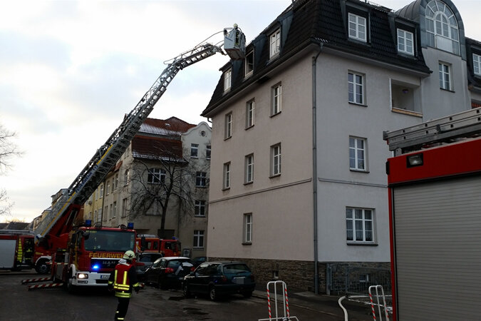 Feuer in Zwickauer Dachgeschosswohnung ausgebrochen - 