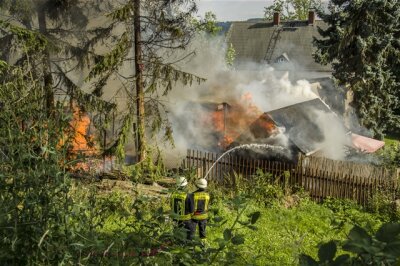 Feuer: Polizei sucht nach Brandursache - Der Großbrand vom 16. Juli zerstörte mehrere Schuppen sowie Arbeitsgeräte und Maschinen.