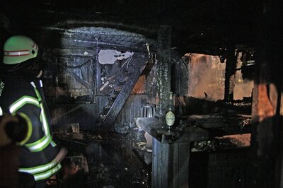 Feuer zerstört Jugendclub in Großrückerswalde - 