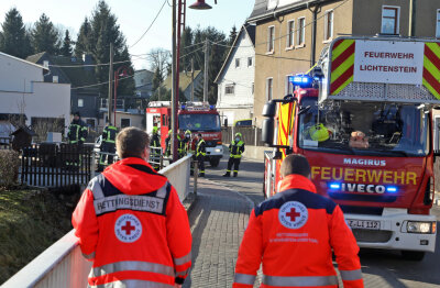 Feueralarm: Brand in einem Vierseitenhof in Bernsdorf - Am Mittwochmittag hat es in einem Vierseitenhof in Bernsdorf gebrannt. Gegen 11.15 Uhr heulten die Sirenen.