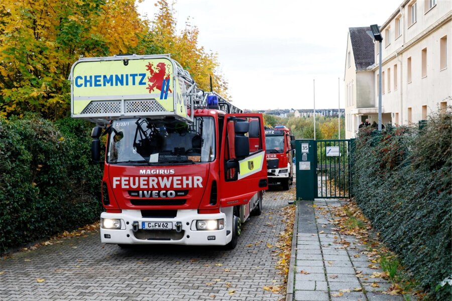 Feueralarm in Chemnitzer Unterkunft für Geflüchtete - In dieser Geflüchtetenunterkunft in Chemnitz war am Montagmorgen die Feuerwehr im Einsatz.
