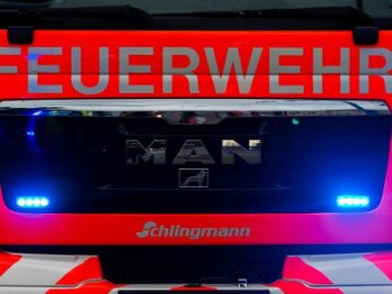 Feueralarm in Zschopau -            Einsatzwagen der Feuerwehr.