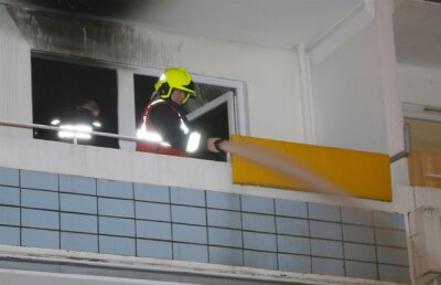 Feuerwehr auf West- und Albert-Köhler-Straße im Einsatz - Ein Kühlschrank ist am Mittwoch in einem Haus an der Albert-Köhler-Straße abgebrannt.