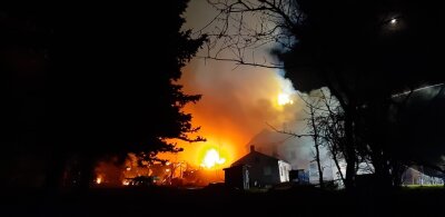 Feuerwehr bei Großbrand in Tirschendorf im Einsatz - 