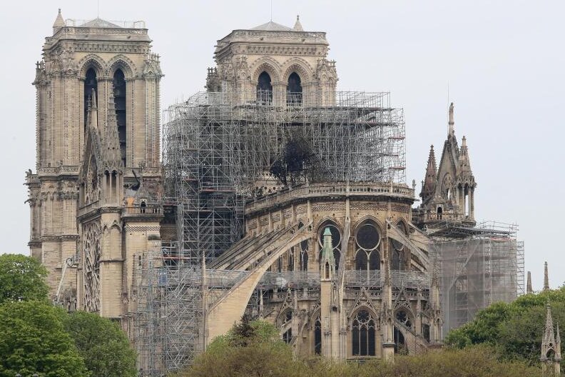 Feuerwehr: Brand von Notre-Dame vollständig gelöscht -            Die Feuerwehr hat den verheerenden Brand nach mehrstündigen Löscharbeiten unter Kontrolle gebracht.