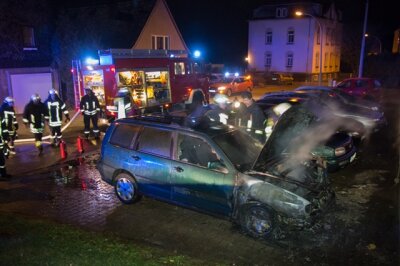In Rußdorf ist ein Seat in Brand geraten. Die Feuerwehr löschte die Flammen.