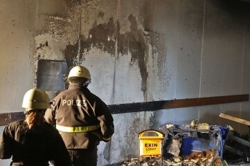 Beim Feuer in Hohenstein-Ernstthal wurden Wand und Decke einer Tiefgarage beschädigt. 