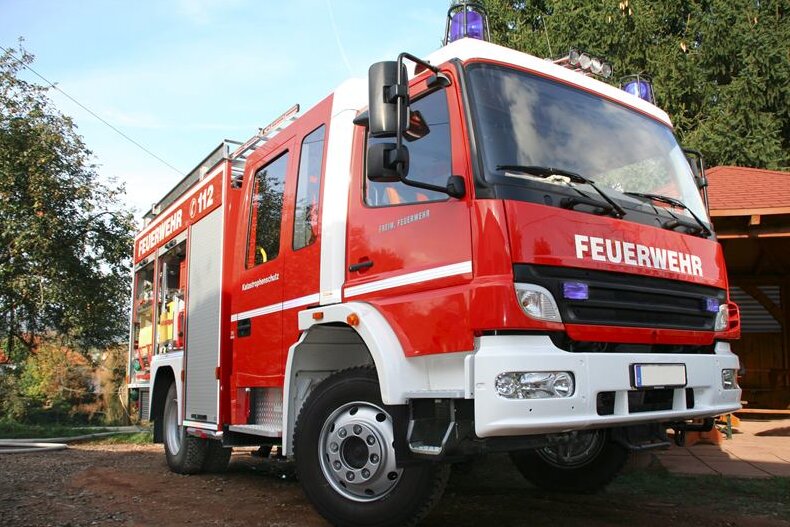 Feuerwehr löscht Schornsteinbrand - 