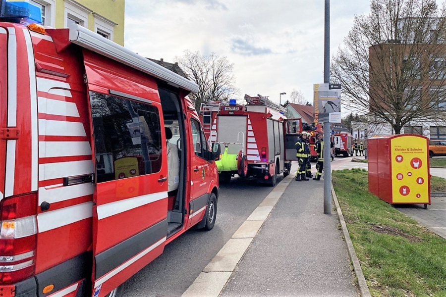 18 Kameraden der Feuerwehr waren zum Einsatz an der Weberstraße in Mittweida ausgerückt.