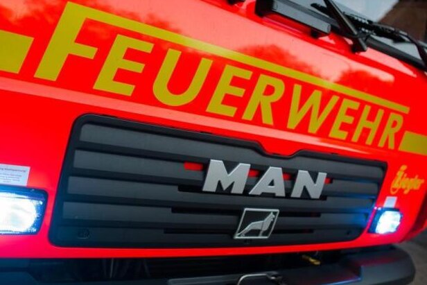 Feuerwehr rückt zu Brand in Plauener  Asylunterkunft aus - 