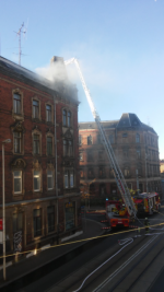 Feuerwehr rückt zu Schornsteinbrand in Zwickau aus - 
