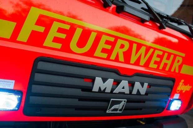 Feuerwehr rückt zur Geringswalder Messerfabrik aus - 