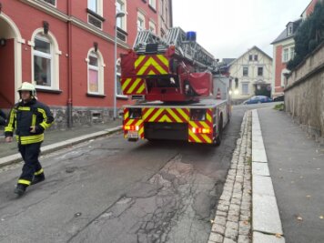 Feuerwehr rückt zweimal in Auer Haus aus: Woher kam der beißende Geruch? - 