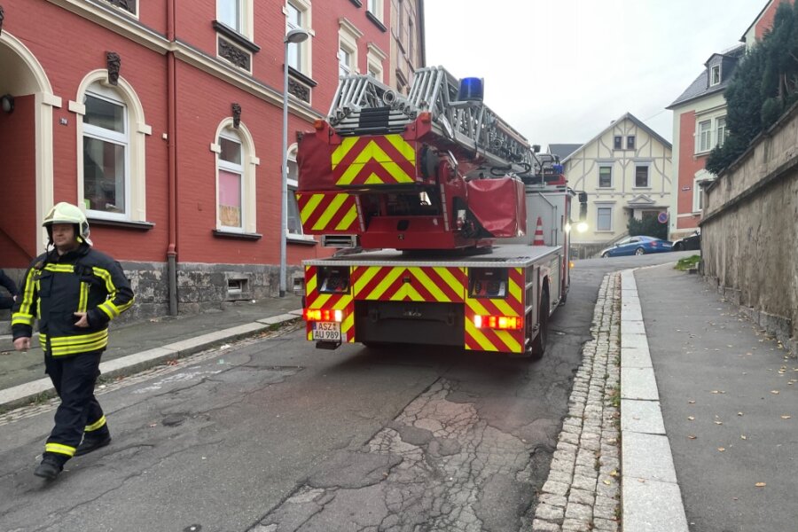 Feuerwehr rückt zweimal in Auer Haus aus: Woher kam der beißende Geruch? - 