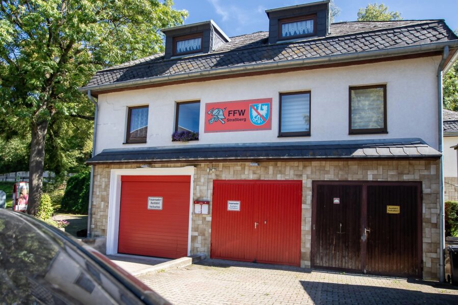 Feuerwehr-Streit: Straßberg kündigt rechtliche Prüfung an - Das Gerätehaus in Straßberg wurde von der Unfallkasse Sachsen als ungenügend eingestuft. Das heißt, das Gebäude darf nicht weiter betrieben werden.