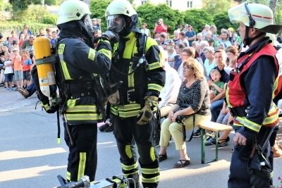 Feuerwehr zeigt zum Start der Leubsdorfer Schulfestwoche ihr Können - 