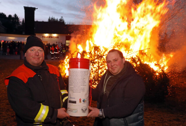 Feuerwehrchef Im Amt Bestätigt 3528