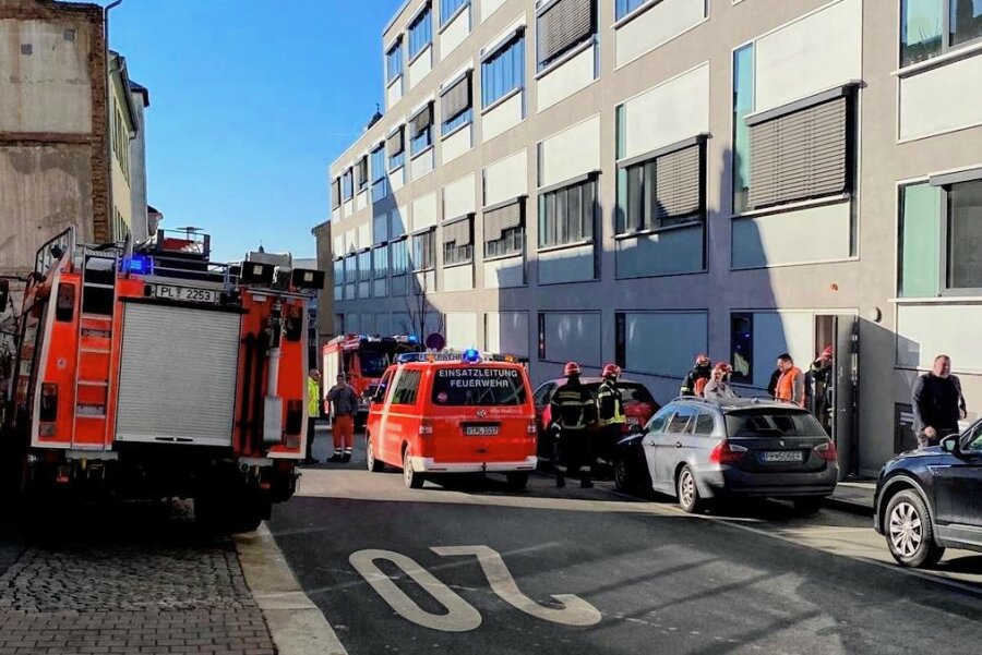 Feuerwehreinsatz am Plauener Landratsamt: Das ist der Grund - Am Mittwoch musste das Landratsamts-Gebäude geräumt werden.