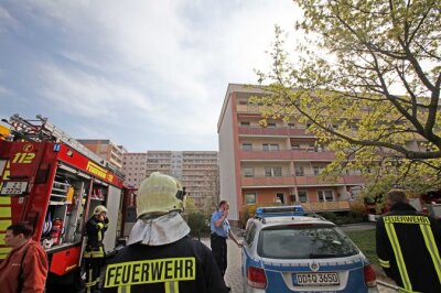 Feuerwehreinsatz: Drei Verletzte bei Wohnungsbrand in Zwickau - 