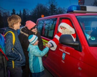 Feuerwehreinsatz für den Weihnachtsmann in Flöha und Falkenau - 