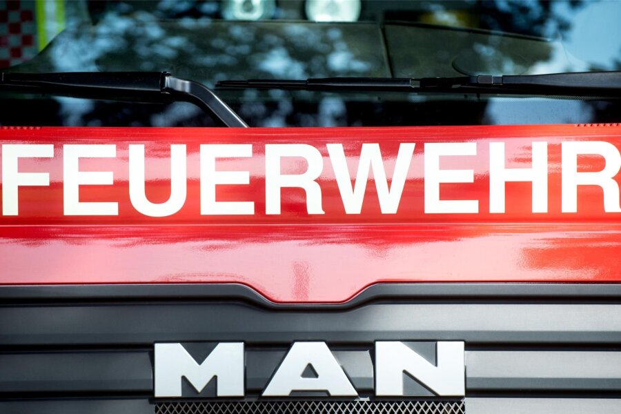 Feuerwehreinsatz in der Nacht zu Mittwoch in Crimmitschau: Audi steht in Flammen - Die Feuerwehr war in der Nacht zum Mittwoch in Crimmitschau im Einsatz.