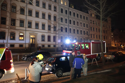 Feuerwehreinsatz in Mehrfamilienhaus in Chemnitz-Hilbersdorf - 