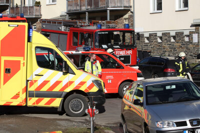 Feuerwehreinsatz in Plauen: Kamin verqualmt Dachgeschosswohnung - 