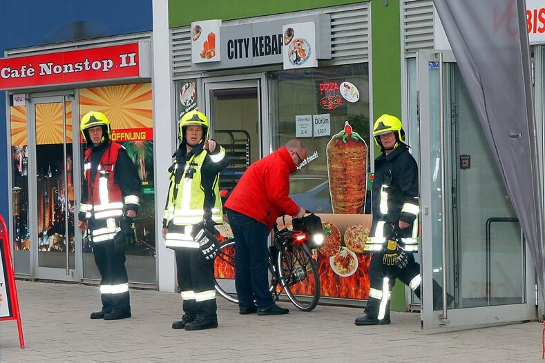 Feuerwehreinsatz wegen Verpuffung im Chemnitzer Zentrum - Am Freitagnachmittag kam es zu einer Verpuffung in einer Gaststätte im Chemnitzer Zentrum.