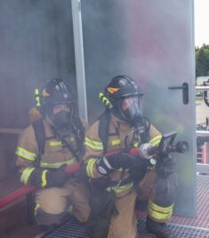 Feuerwehren absolvieren gemeinsame Schulung - Im FTZ wollen die Kameraden aus Oelsnitz, Neuwürschnitz und Chodow unter anderem die Brandbekämpfung unter Atemschutz trainieren. 