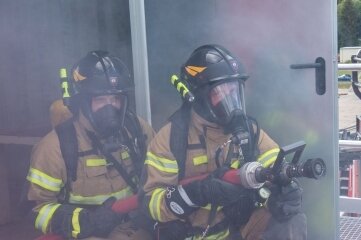 Im FTZ wollen die Kameraden aus Oelsnitz, Neuwürschnitz und Chodow unter anderem die Brandbekämpfung unter Atemschutz trainieren. 