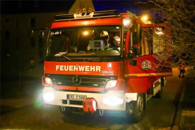 Feuerwehren im Erzgebirge kommen nicht zur Ruhe: Küchenbrand in Schneeberg - Die Feuerwehren aus Schneeberg und Bad Schlema sind am Freitag wegen eines Küchenbrandes alarmiert worden.