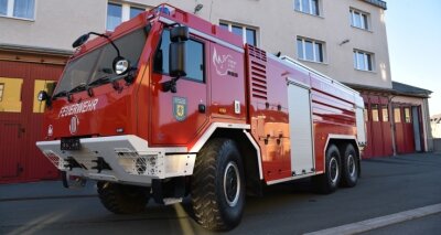 Feuerwehren in Bereitschaft - Sechs Tanklöschfahrzeuge für den Einsatz in unwegsamen Gelände und einen Katastrophenschutz-Löschzug könnte der Vogtlandkreis ab sofort in die Sächsische Schweiz schicken. 
