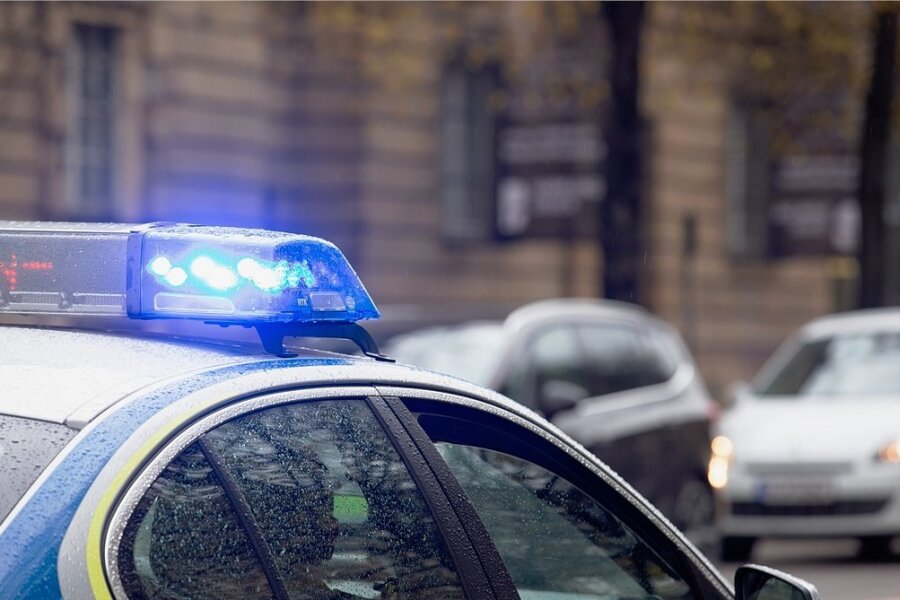Die Polizei war bei einem Notrufmissbrauch am Montagabend in Plauen im Spiel. Sie konnte den Anrufer ausfindig machen, der für das Ausrücken der Feuerwehr verantwortlich war.