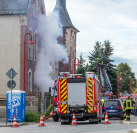 Feuerwehren üben Einsatz in Ehrenfriedersdorf - 