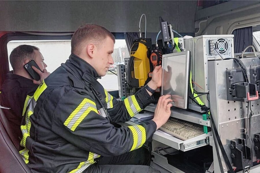 Feuerwehrleute in Flöha: Drei Einsätze in einer Woche - Die Kameraden der Freiwilligen Feuerwehr Flöha dokumentieren die Messergebnisse. 
