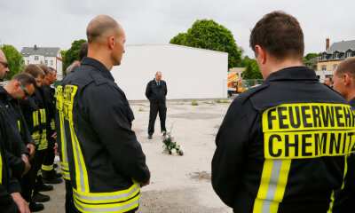 Feuerwehrmänner gedenken getöteten Kameradens - 