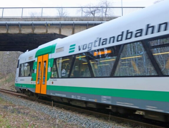 In den Zügen der Vogtlandbahn muss ab Montag eine FFP2-Maske getragen werden. Dasselbe gilt für Busse. 
