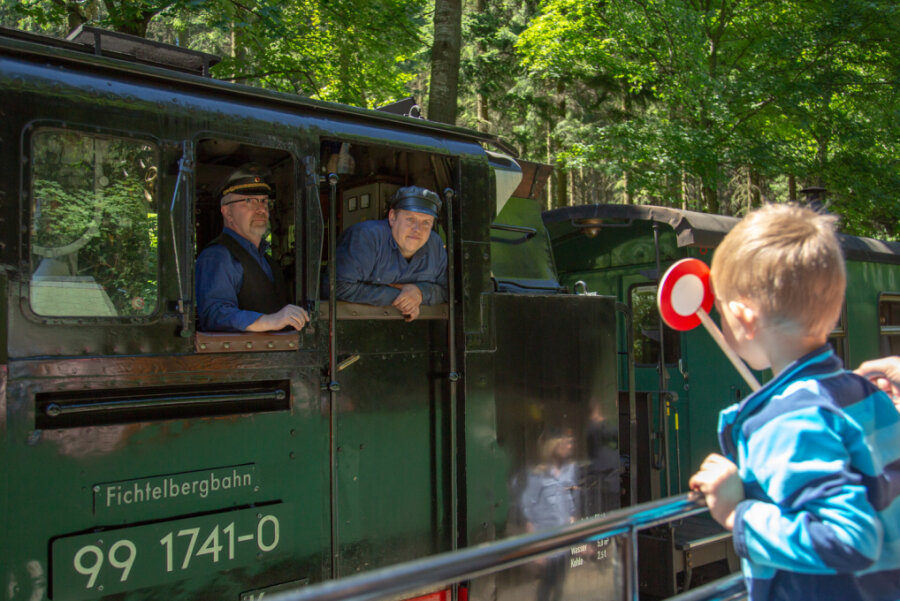 Die Fichtelbergbahn hat am Montag das Zertifikat "Familienfreundliche Freizeiteinrichtung" erhalten.