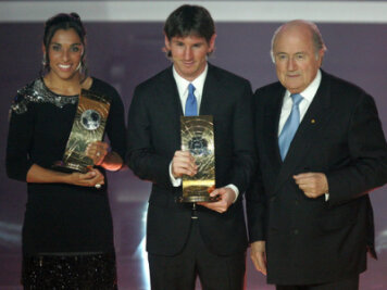 FIFA krönt Messi und Marta - Weltfußballer des Jahres 2009: Marta und Lionel Messi (M.)